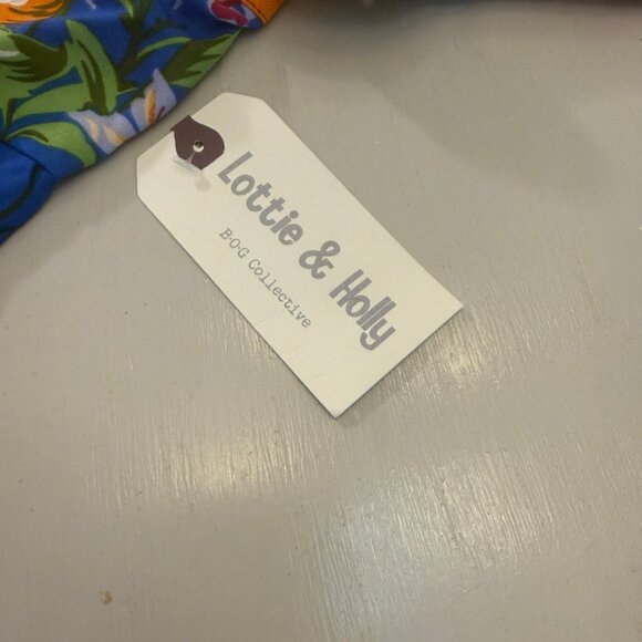 Tropical Floral Two Piece Short Set Size Medium - Picture 6 of 9